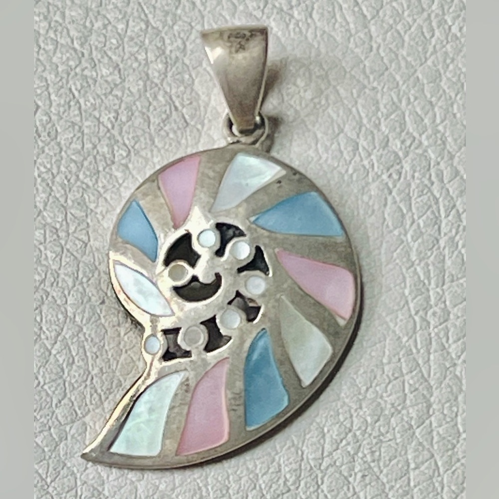 VTG SOUTHWEST Sterling Colorful Nautilus Shell Mother Of Pearl Pendant
